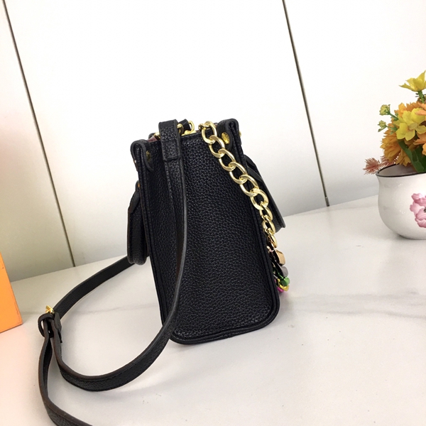 ルイヴィトンバッグ素材ディテール